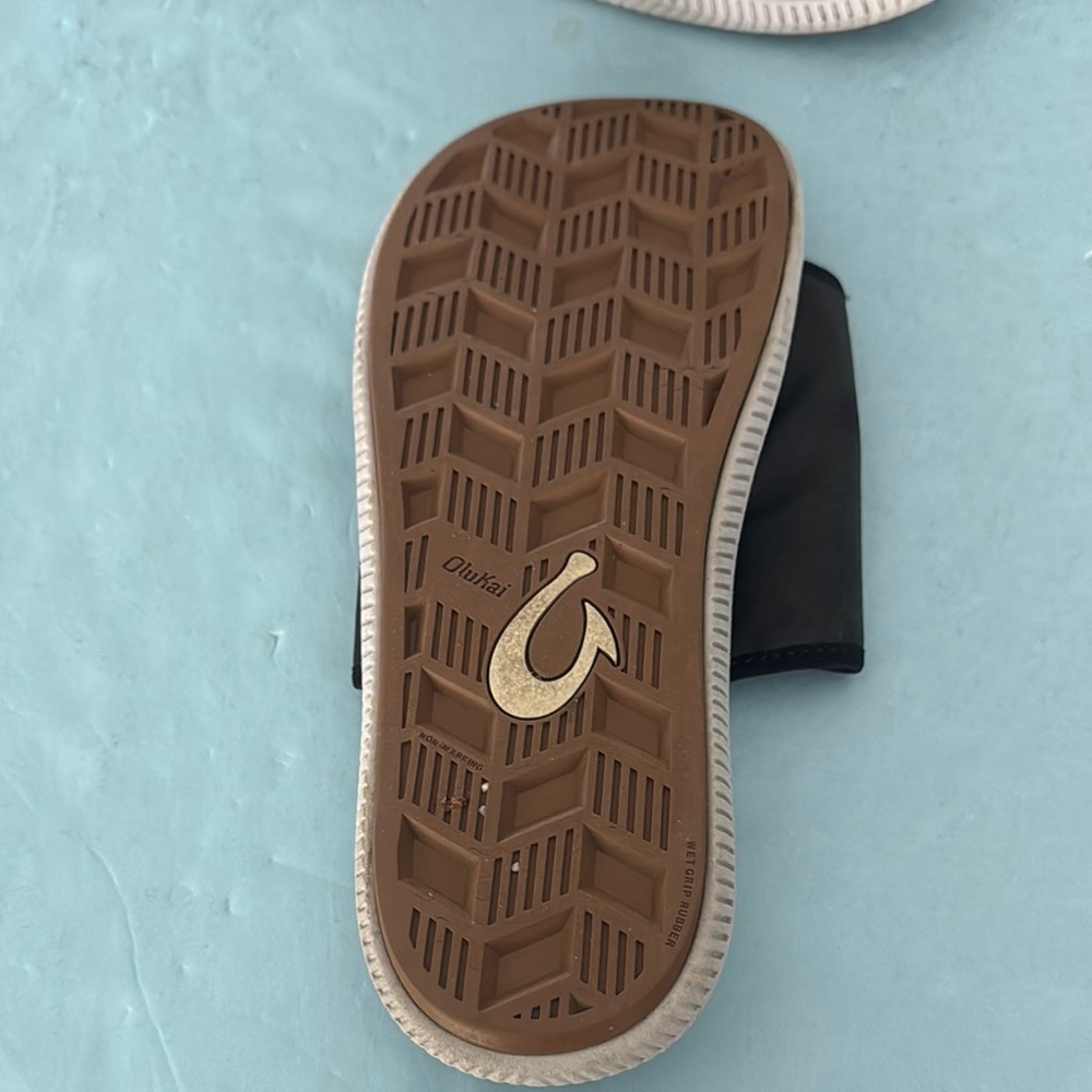 OluKai Black Slide Sandals - Picture 4 of 6